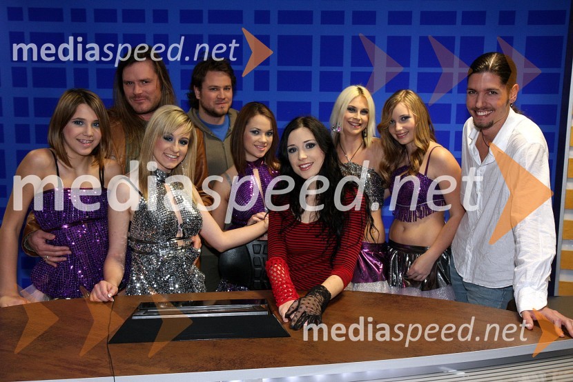 Skupina Billysi s plesalkamiRdeča preproga s Sebastianom, snemanje oddaje na RTS