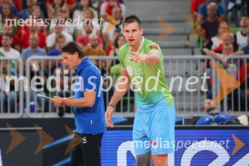  Gheorghe Crețu, trener odbojkarske reprezentance Slovenije;  Jan  Kozamernik, odbojkarSlovenija prvič v zgodovini v polfinalu svetovnega prvenstva v odbojki