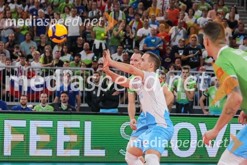  Tine  Urnaut, kapetan slovenske odbojkarske reprezentance;  Jani Kovačič, odbojkarSlovenija prvič v zgodovini v polfinalu svetovnega prvenstva v odbojki