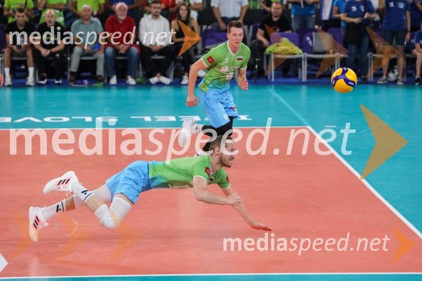  Tine  Urnaut, kapetan slovenske odbojkarske reprezentance;  Rok  Možič, slovenski odbojkarski reprezentant Slovenija prvič v zgodovini v polfinalu svetovnega prvenstva v odbojki