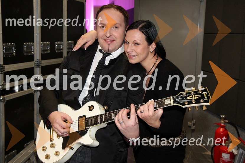 Frenk Nova, pevec in Alenka Golubič, vodja marketinga na RTSRdeča preproga s Sebastianom, snemanje oddaje na RTS