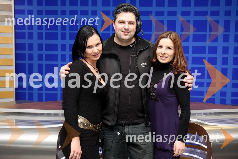 Alenka Golubič, vodja marketinga na RTS, Bojan SEP, asistent režije RTS in Jana Ujčič, novinarka in voditeljica RTSRdeča preproga s Sebastianom, snemanje oddaje na RTS