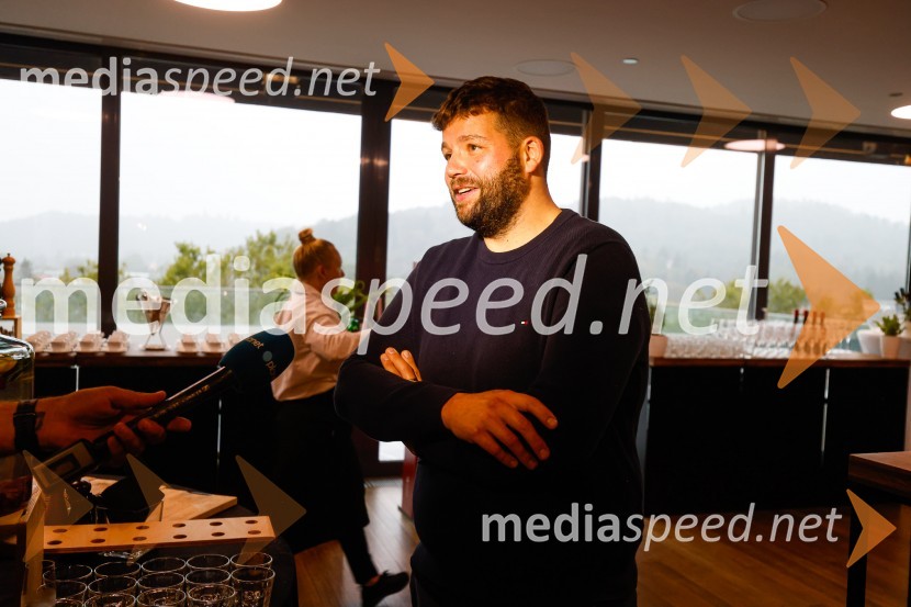  Luka Košir, gostišče GričPodelitev Michelinovih zvezdic v Sloveniji, 2022