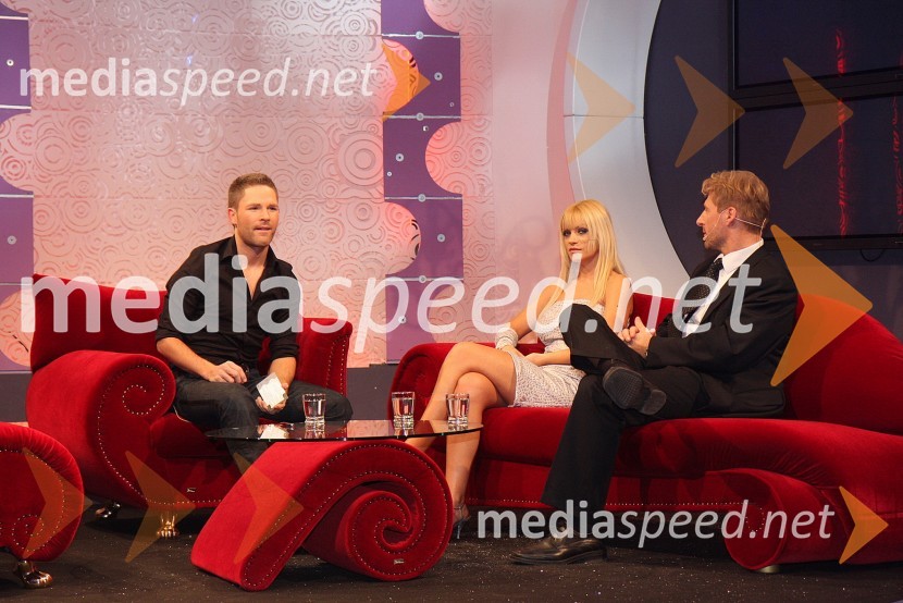 Sebastian, pevec in tv voditelj, Brigita Šuler, pevka in Erazem B. Pintar, podjetnik in kolumnistRdeča preproga s Sebastianom, snemanje oddaje na RTS