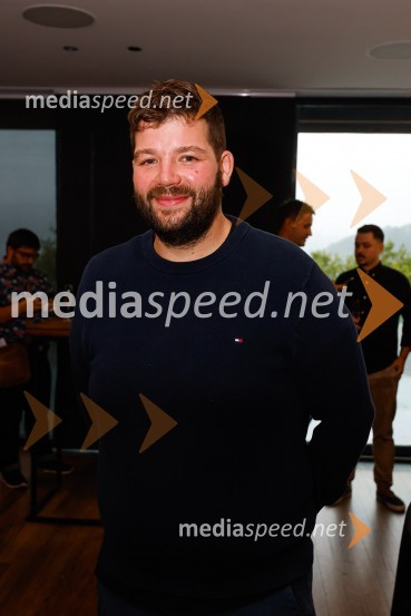  Luka Košir, gostišče GričPodelitev Michelinovih zvezdic v Sloveniji, 2022