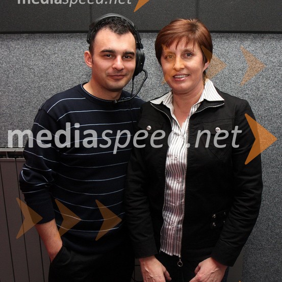 Simon Neuvirt, snemalec televizije RTS in Danica Ksela, novinarka POP TV v MariboruRdeča preproga s Sebastianom, snemanje oddaje na RTS