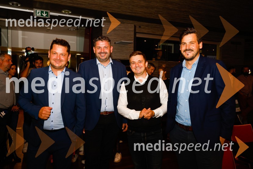  Luka Jezeršek, Hiša kulinarike Jezeršek;  Jure Jezeršek, Hiša kulinarike Jezeršek;  ... ;  ... Podelitev Michelinovih zvezdic v Sloveniji, 2022