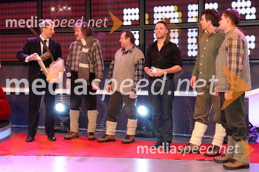 Erazem B. Pintar, podjetnik in kolumnist, in Sebastian, pevec in tv voditelj, s pležuharjiRdeča preproga s Sebastianom, snemanje oddaje na RTS