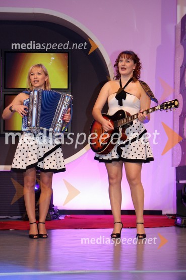 Tanja Čretnik in Majda Naveršnik, članici ansambla NavihankeRdeča preproga s Sebastianom, snemanje oddaje na RTS