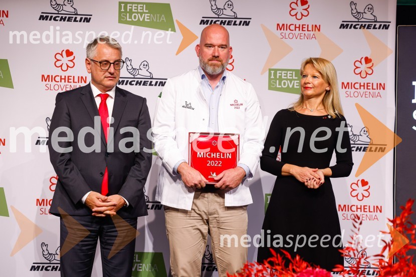  Matjaž Han, minister za gospodarski razvoj in tehnologijo;  Uroš Fakuč, kuharski mojster, Dam, obitnik Michelinove zvezdice 2022; mag. Maja Pak Olaj, direktorica, Slovenska turistična organizacijaPodelitev Michelinovih zvezdic v Sloveniji, 2022