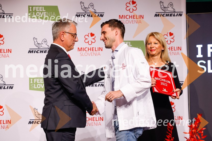  Matjaž Han, minister za gospodarski razvoj in tehnologijo;  Filip Matjaž, kuhar, dobitnik Michelinove zvezdice; mag. Maja Pak Olaj, direktorica, Slovenska turistična organizacijaPodelitev Michelinovih zvezdic v Sloveniji, 2022