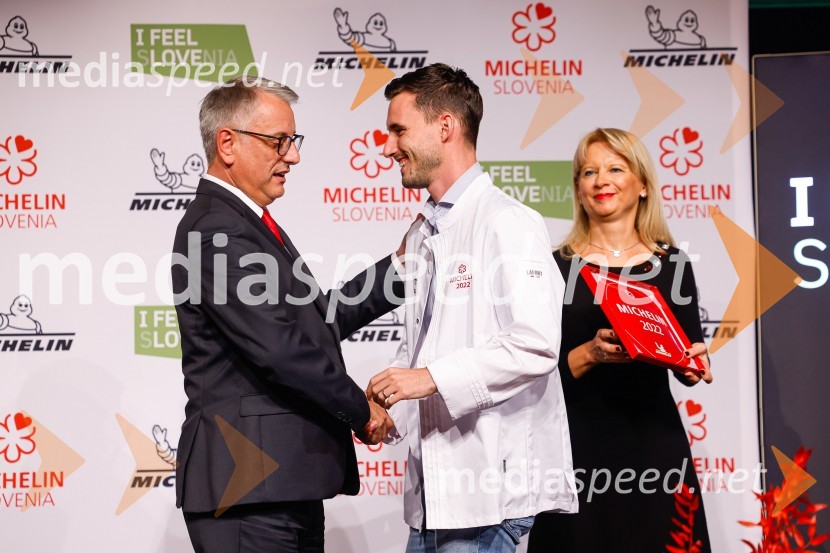  Matjaž Han, minister za gospodarski razvoj in tehnologijo;  Filip Matjaž, kuhar, dobitnik Michelinove zvezdice; mag. Maja Pak Olaj, direktorica, Slovenska turistična organizacijaPodelitev Michelinovih zvezdic v Sloveniji, 2022