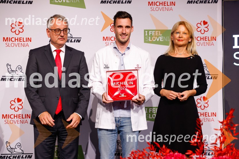 Matjaž Han, minister za gospodarski razvoj in tehnologijo;  Filip Matjaž, kuhar, dobitnik Michelinove zvezdice; mag. Maja Pak Olaj, direktorica, Slovenska turistična organizacijaPodelitev Michelinovih zvezdic v Sloveniji, 2022