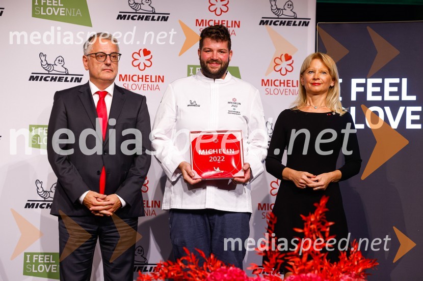  Matjaž Han, minister za gospodarski razvoj in tehnologijo;  Luka Košir, gostišče Grič, dobitnik Michelinove zvezdice 2022; mag. Maja Pak Olaj, direktorica, Slovenska turistična organizacijaPodelitev Michelinovih zvezdic v Sloveniji, 2022