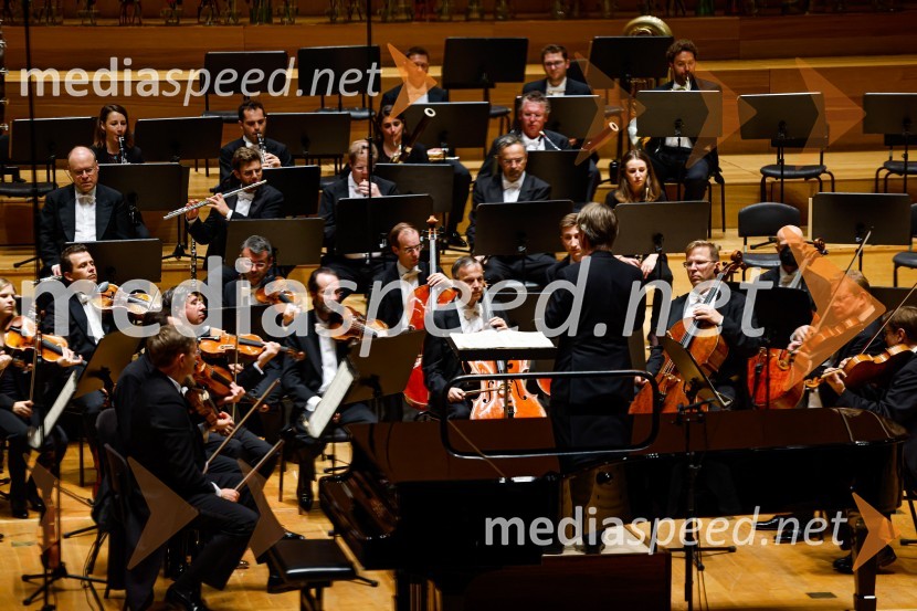  Esa-Pekka Salonen, dirigentDunajski filharmoniki, zaključek 70. LF