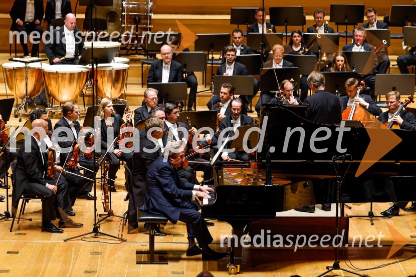  Rudolf Buchbinder, pianist;  Esa-Pekka Salonen, dirigentDunajski filharmoniki, zaključek 70. LF