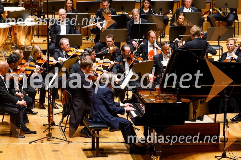  Rudolf Buchbinder, pianist;  Esa-Pekka Salonen, dirigentDunajski filharmoniki, zaključek 70. LF