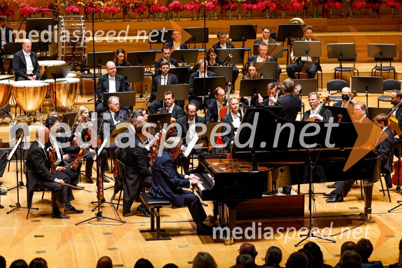  Rudolf Buchbinder, pianist;  Esa-Pekka Salonen, dirigentDunajski filharmoniki, zaključek 70. LF