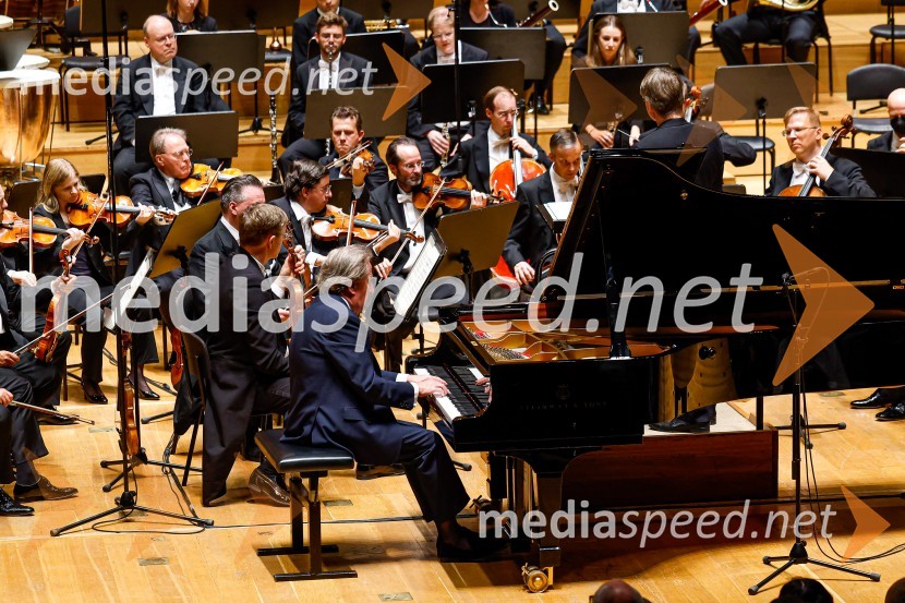  Rudolf Buchbinder, pianist;  Esa-Pekka Salonen, dirigentDunajski filharmoniki, zaključek 70. LF