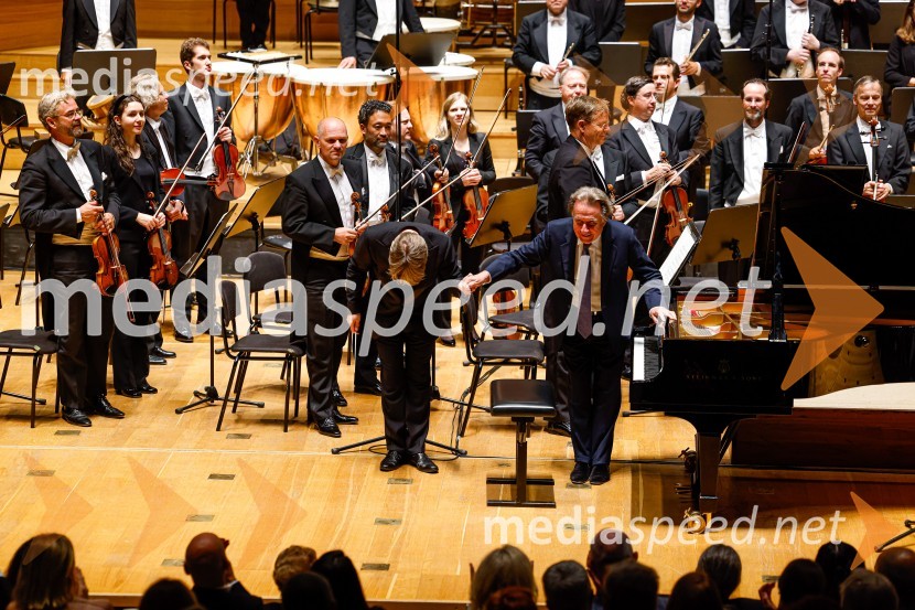  Esa-Pekka Salonen, dirigent;  Rudolf Buchbinder, pianistDunajski filharmoniki, zaključek 70. LF