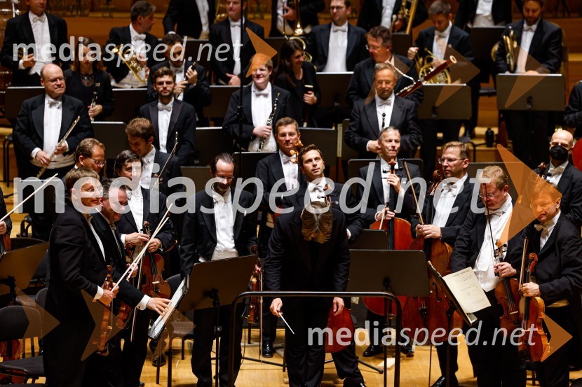  Esa-Pekka Salonen, dirigentDunajski filharmoniki, zaključek 70. LF