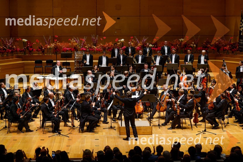  Esa-Pekka Salonen, dirigentDunajski filharmoniki, zaključek 70. LF