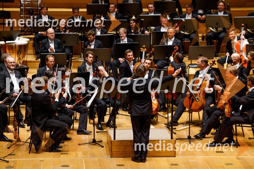  Esa-Pekka Salonen, dirigentDunajski filharmoniki, zaključek 70. LF