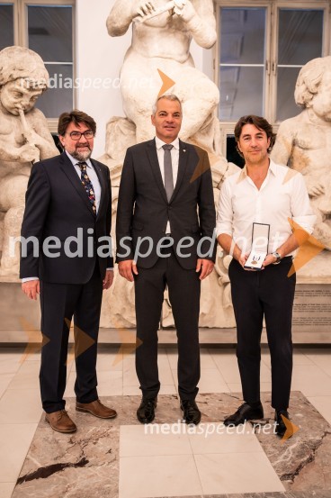 Anton Niculescu, romunski veleposlanik v Sloveniji;  Aleksander Saša Arsenovič, župan, Mestna občina Maribor;  Edward Clug, umetniški direktor, Balet SNG MariborPraznovanje 30-letnice vzpostavitve slovensko-romunskih diplomatskih odnosov