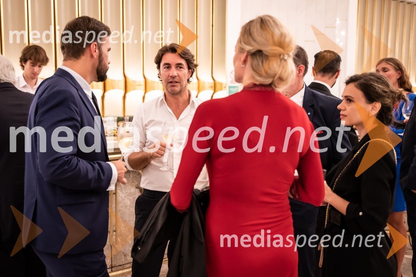  Florin Estefan, igralec;  Edward Clug, umetniški direktor, Balet SNG Maribor;  Valentina Turcu, koreografinja in baletna solistka;  ... Praznovanje 30-letnice vzpostavitve slovensko-romunskih diplomatskih odnosov