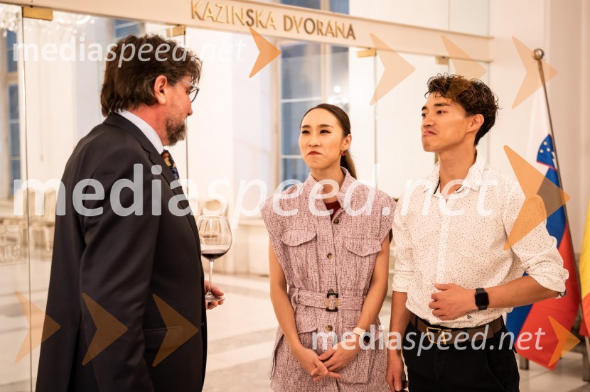  Anton Niculescu, romunski veleposlanik v Sloveniji;  ... ;  ... Praznovanje 30-letnice vzpostavitve slovensko-romunskih diplomatskih odnosov