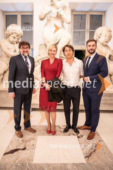  Anton Niculescu, romunski veleposlanik v Sloveniji;  Valentina Turcu, koreografinja in baletna solistka;  Edward Clug, umetniški direktor, Balet SNG Maribor;  Florin Estefan, igralecPraznovanje 30-letnice vzpostavitve slovensko-romunskih diplomatskih odnosov