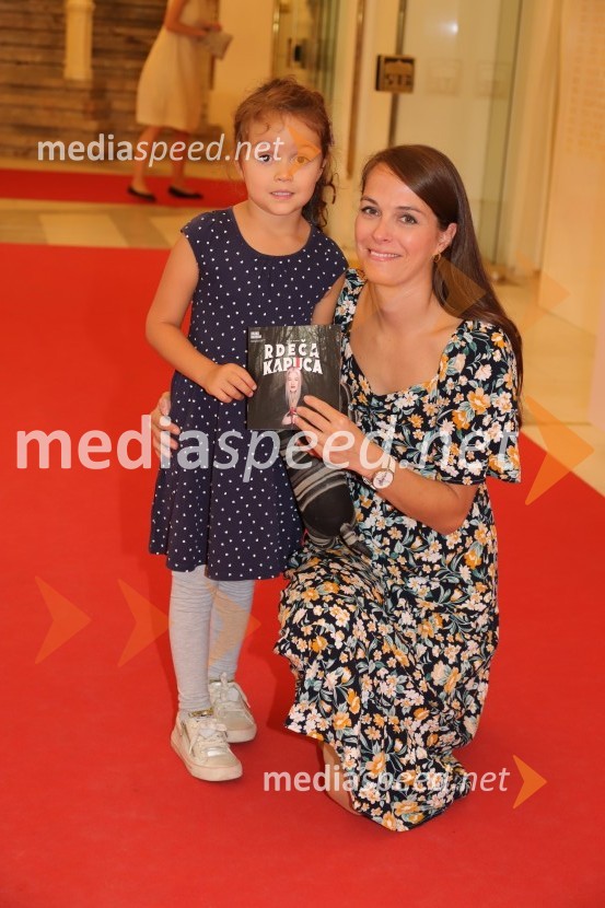  ... ;  Špela Lešnik, producentka Drame SNG MariborPremiera drame Rdeča kapuca