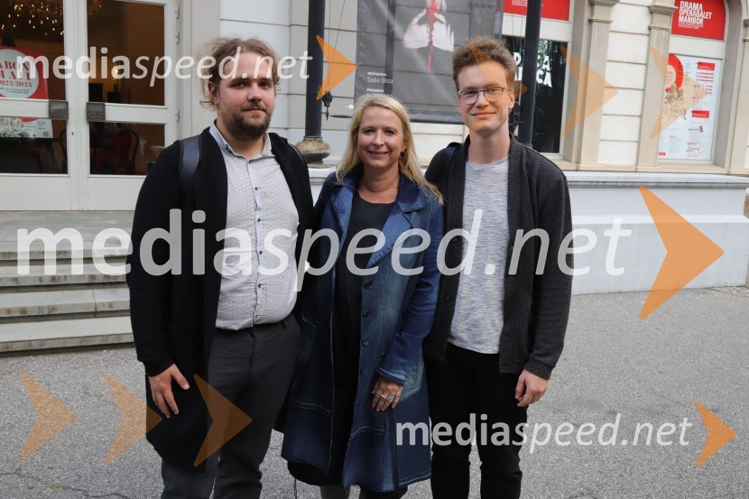  Luka Marcen, režiser;  Tatjana Doma, dramaturginja SLG Celje;  Žan Brelih Hatunić, igralecPremiera drame Rdeča kapuca