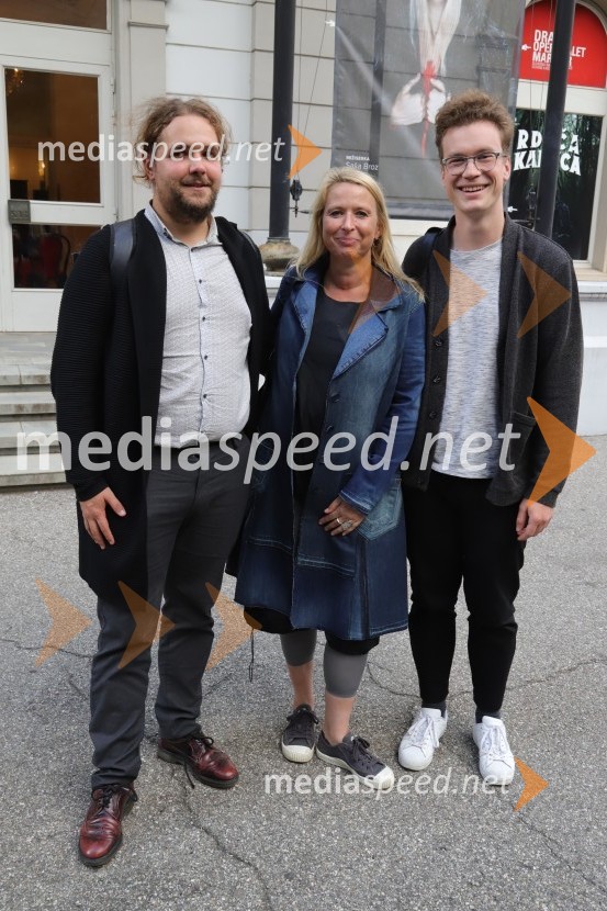  Luka Marcen, režiser;  Tatjana Doma, dramaturginja SLG Celje;  Žan Brelih Hatunić, igralecPremiera drame Rdeča kapuca