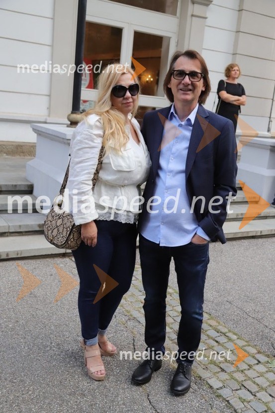  Natalija Popovski;  Aleksandar  Popovski, režiser, umetniški direktor Drame SNG MariborPremiera drame Rdeča kapuca