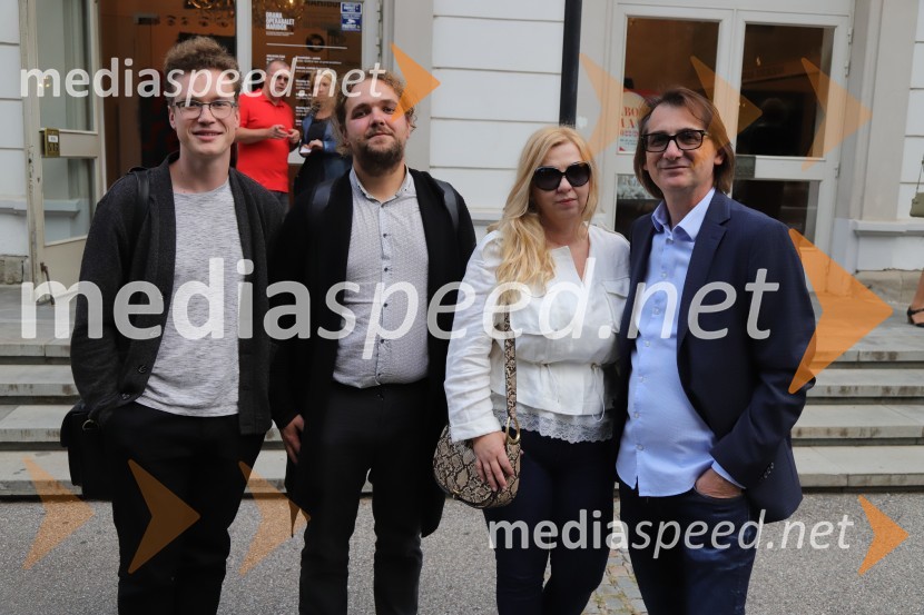  Žan Brelih Hatunić, igralec;  Luka Marcen, režiser;  Natalija Popovski;  Aleksandar  Popovski, režiser, umetniški direktor Drame SNG MariborPremiera drame Rdeča kapuca