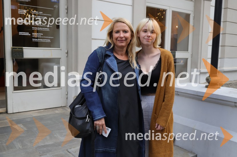  Tatjana Doma, dramaturginja SLG Celje;  Lola DomaPremiera drame Rdeča kapuca