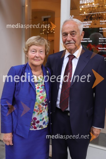  Alojzija Čas Moge;  Rudolf Moge, politikPremiera drame Rdeča kapuca