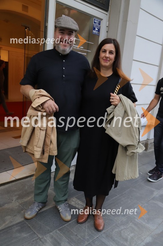  Rok Predin, režiser animiranih filmov;  Sara Šavelj PredinPremiera drame Rdeča kapuca