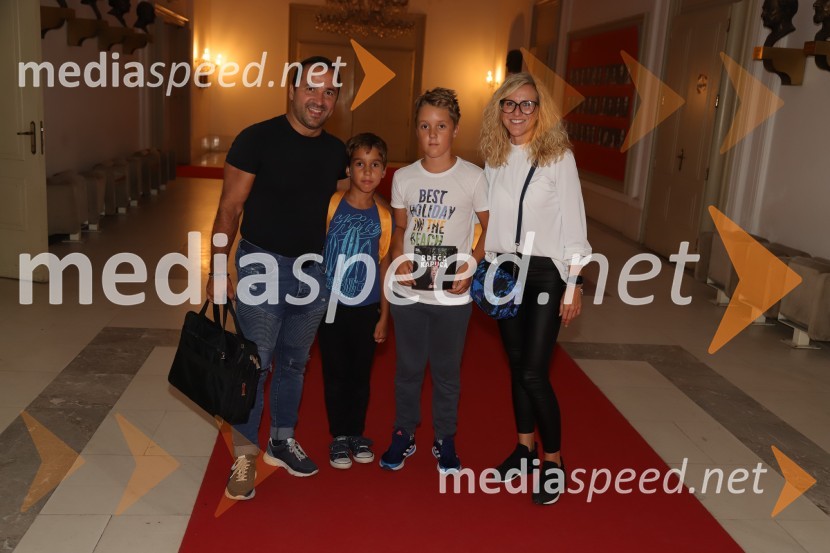  Tim Ribič, SNG Maribor;  ... ;  ... ;  Špela Pokeržnik, glasbenica in novinarkaPremiera drame Rdeča kapuca