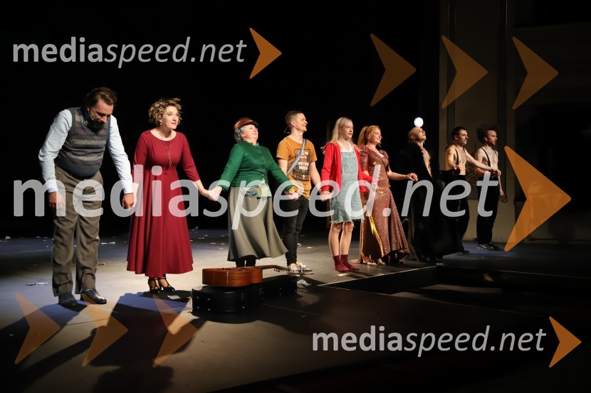  Gorazd Žilavec, igralec;  Maša Žilavec, igralka;  Irena Varga, igralka;  ... ;  Julija Klavžar, igralka;  Mateja  Pucko, igralka;  Nejc Ropret, igralec;  ... ;  ... Premiera drame Rdeča kapuca