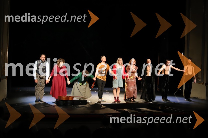  Gorazd Žilavec, igralec;  Maša Žilavec, igralka;  Irena Varga, igralka;  ... ;  Julija Klavžar, igralka;  Mateja  Pucko, igralka;  Nejc Ropret, igralec;  ... ;  ... Premiera drame Rdeča kapuca