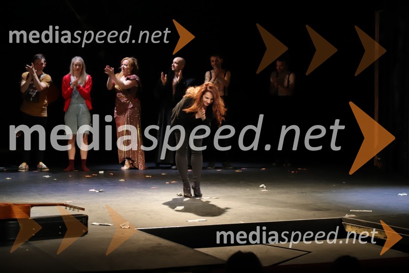  Aleksandra Saša Broz, režiserka, vnukinja Josipa Broz TitaPremiera drame Rdeča kapuca