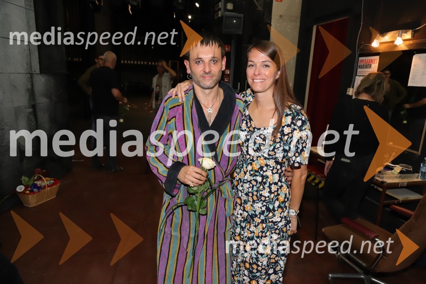  Viktor Hrvatin Meglič, igralec;  Špela Lešnik, producentka Drame SNG MariborPremiera drame Rdeča kapuca