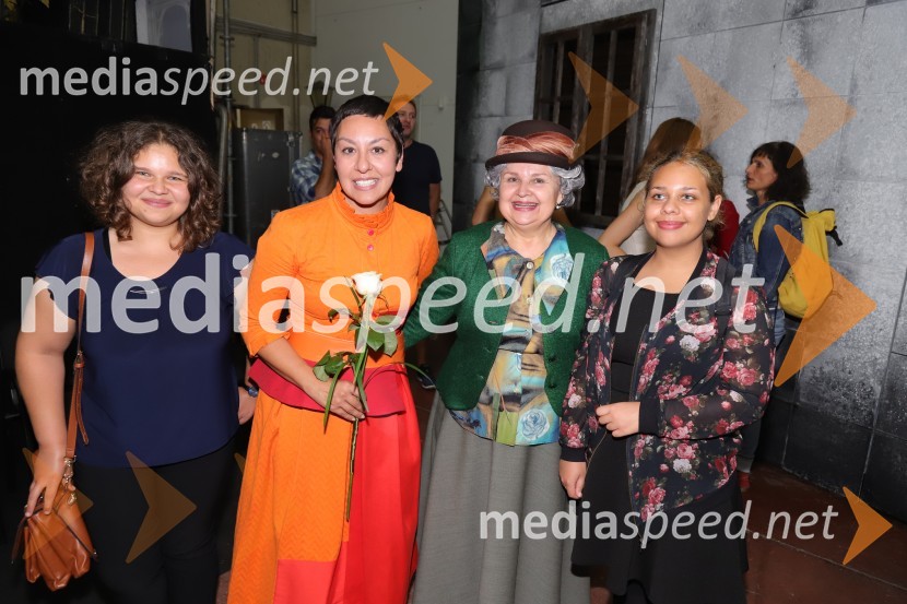   Sarah Akif;  Željka Veverec, avtorica glasbe in songov;  Irena Varga, igralka;  ... Premiera drame Rdeča kapuca