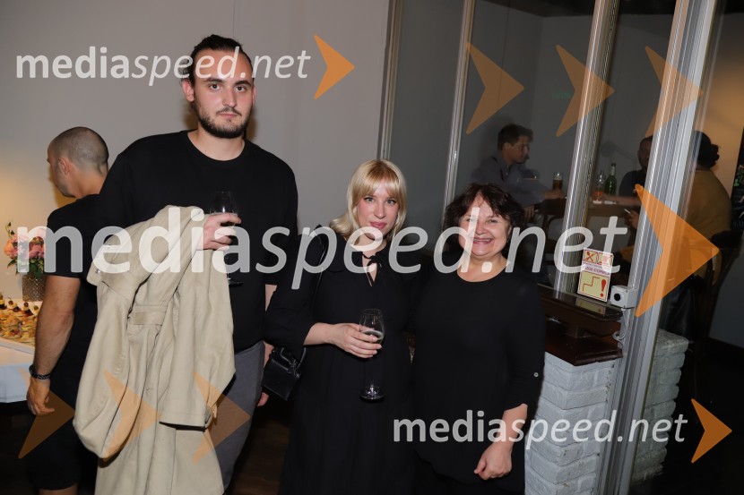  ... ;  ... ;  Irena Varga, igralkaPremiera drame Rdeča kapuca