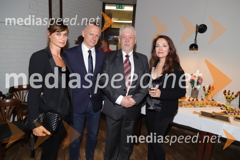  Mojca Kac;  Andrej Kac, odvetnik;  Mišo Broz, nekdanji diplomat, sin Josipa Broza Tita in Herte Hass;  Aleksandra Saša Broz, režiserka, vnukinja Josipa Broz TitaPremiera drame Rdeča kapuca