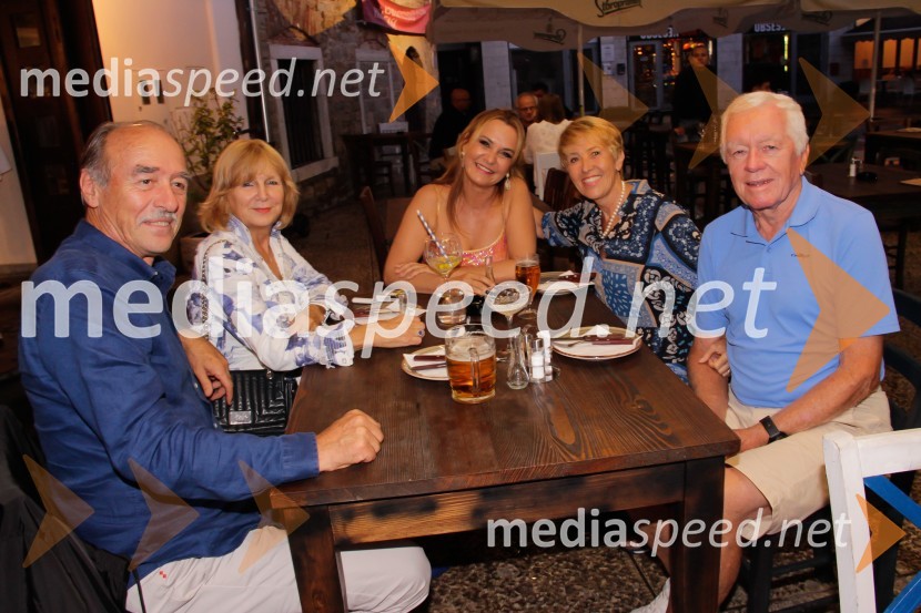  ... ;  ... ;  Zekira Marković, Kulturno društvo MariBorke, lastnica restavracije Baščaršija in Sarajevo;  Alenka Vogrinec;  Tone Vogrinec, športni in smučarski funkcionarObletnica gostilne Baščaršija v Kopru