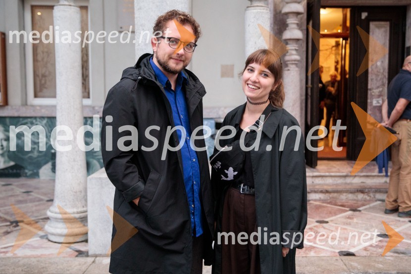  Jaka Smerkolj Simoneti, dramaturg in kritik;  Mojca Madon, režiserkaVse zastonj! Vse zastonj!, Prešernovo gledališče Kranj, premiera