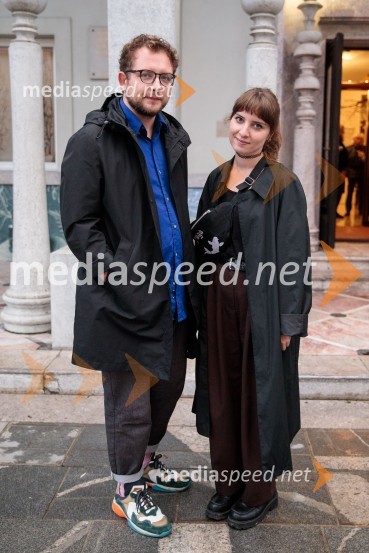  Jaka Smerkolj Simoneti, dramaturg in kritik;  Mojca Madon, režiserkaVse zastonj! Vse zastonj!, Prešernovo gledališče Kranj, premiera